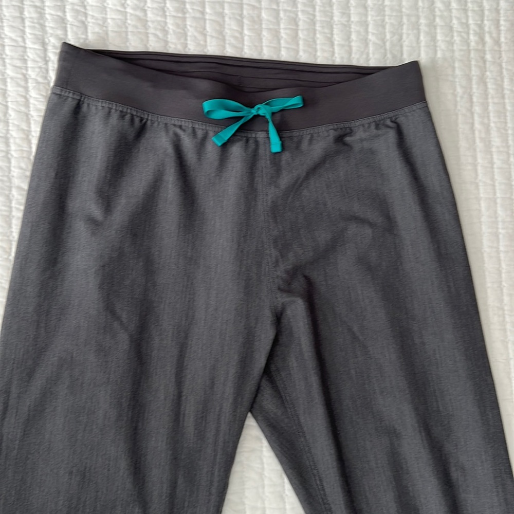 Women’s Large TALL FIGS scrub pants